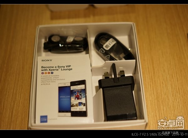 索尼Xperia Z3 Compact开箱图赏,精巧多彩