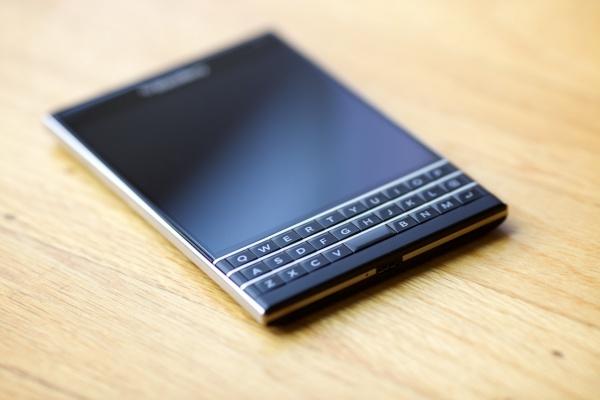 黑莓BlackBerry Passport正式发布 方形屏幕