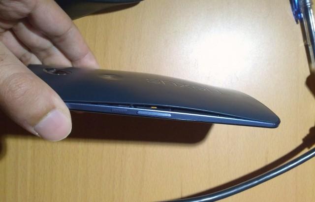 部分Nexus 6后壳变弯 开胶导致出现明显缝隙